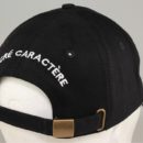 Casquette publicitaire noire, en coton, broderie blanche, fermeture : boucle laiton,