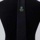 cravate de sécurité à clip personnalisée, noire + logo bleu et or sous le noeud, agents de securité