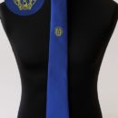 Cravate personnalisée (fond bleu roi + logo jaune sous le nœud) , anciens élèves école militaire