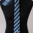 Cravate personnalisée ( rayures club bleu et ciel + logo en base), membres club de rugby école militaire