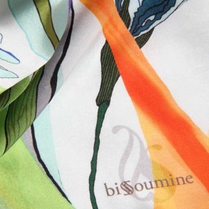 Foulard imprimé en soie