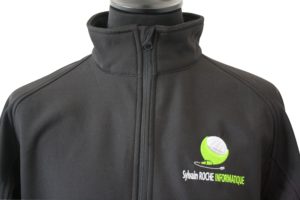 softshell noir avec une broderie coeur