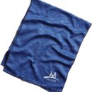 serviette de sport en microfibre bleue séchage rapide